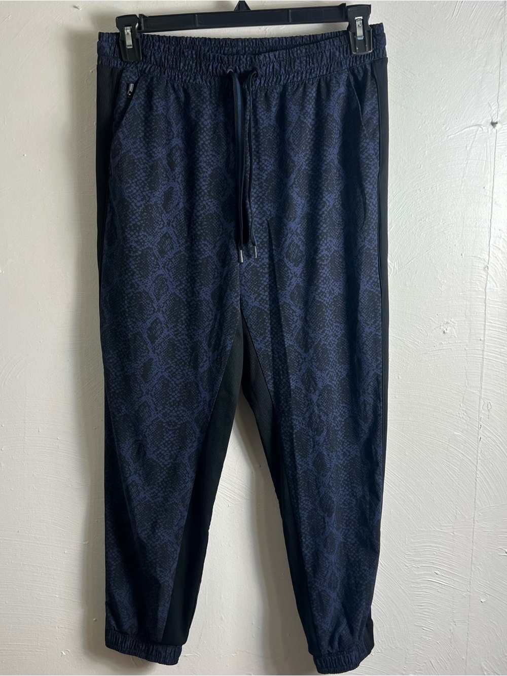 Athleta Brooklyn Jogger Pants Navy Blue Black Snake Print Size 10